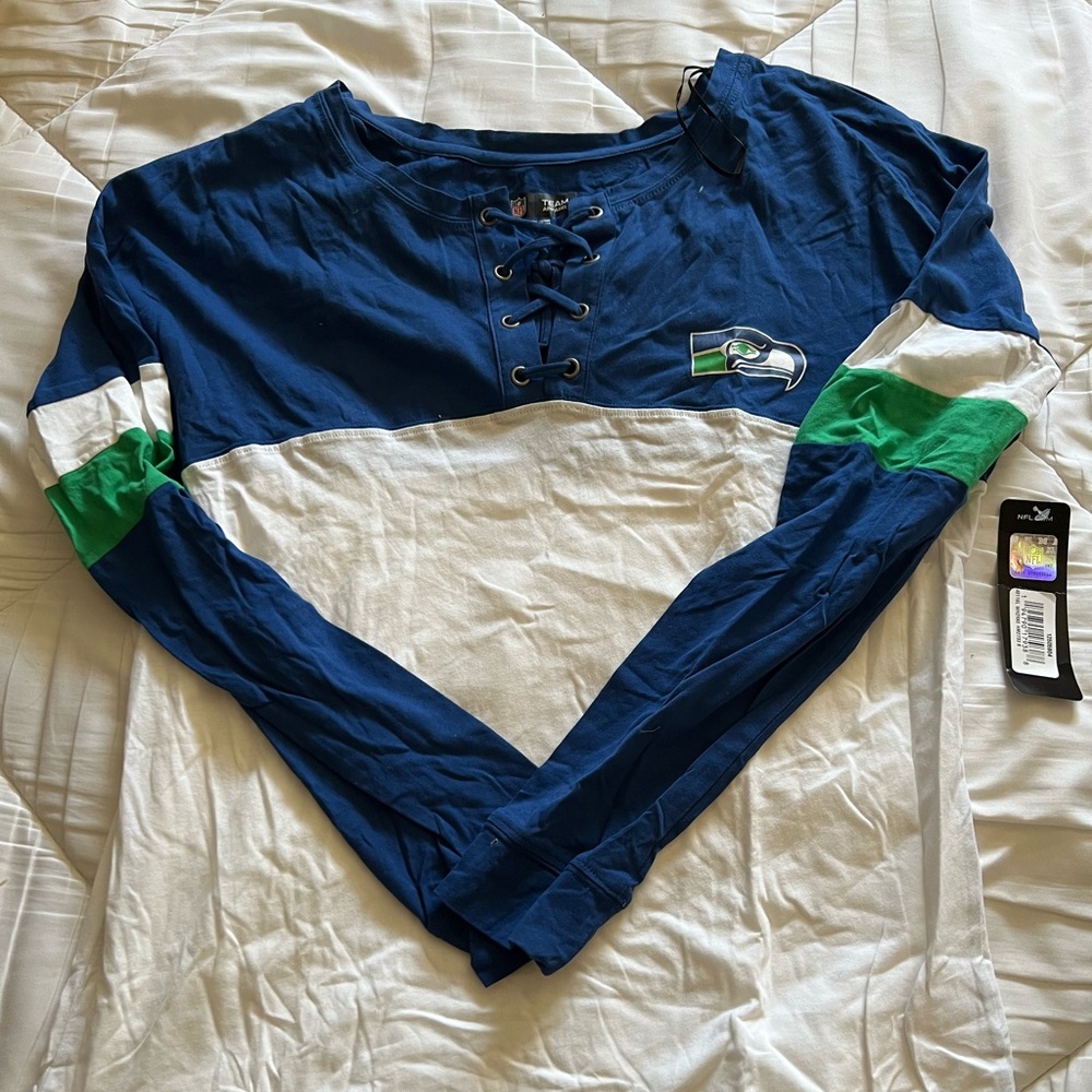 W’s Small Seahawks shirt